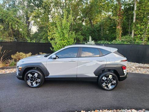 Certified 2024 Hyundai Kona SEL w/ Convenience Package image 2