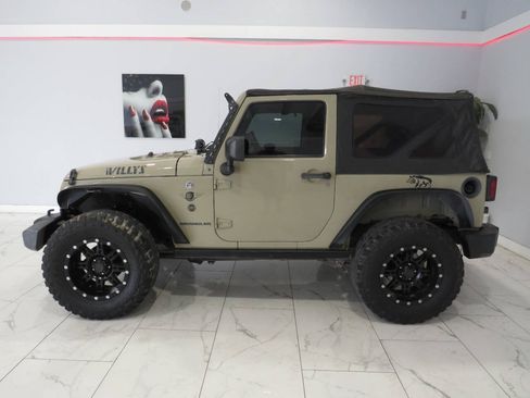 Used 2017 Jeep Wrangler Sport AWD/4WD image 3