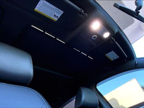 Used 2018 Volkswagen Passat GT image 14