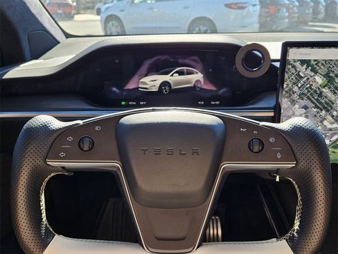 Used 2022 Tesla Model X image 19