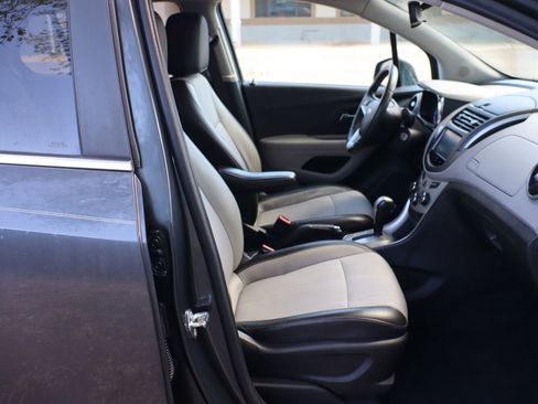Used 2016 Chevrolet Trax LT w/ LT Convenience Package image 21