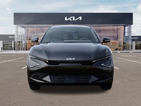 New 2025 Kia EV6 Wind RWD image 2