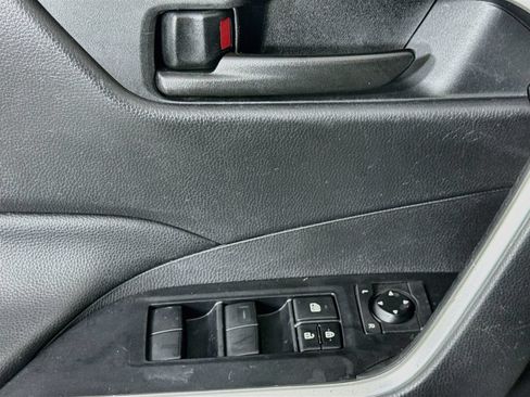 Used 2020 Toyota RAV4 LE FWD image 21
