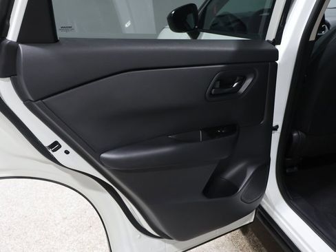 Used 2024 Nissan Rogue S image 19