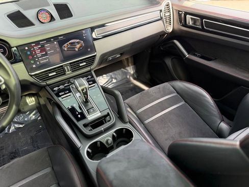 Used 2023 Porsche Cayenne GTS image 43