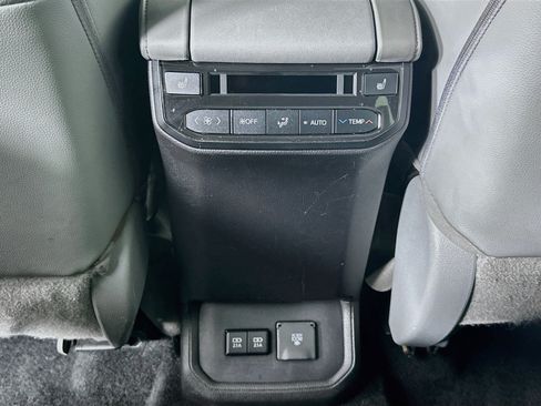 Used 2021 Toyota Highlander Platinum FWD image 29