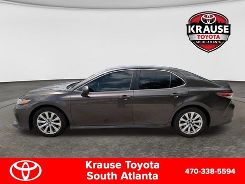 Used 2019 Toyota Camry LE FWD image 4