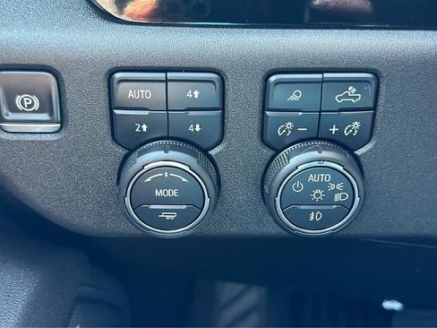 Used 2025 Chevrolet Silverado 2500 LTZ w/ LTZ Plus Package AWD/4WD image 36