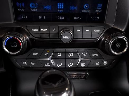 Used 2019 Chevrolet Corvette Stingray Coupe RWD image 40