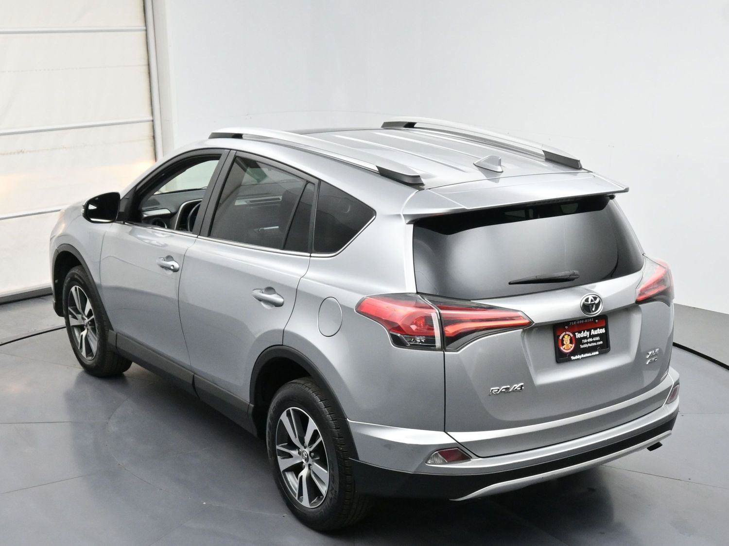 Used 2016 Toyota RAV4 XLE AWD/4WD image 32
