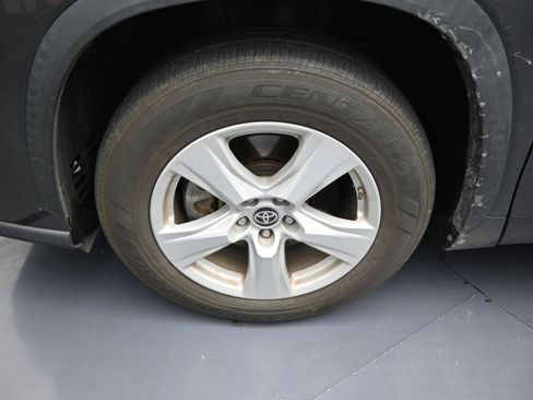 Used 2021 Toyota Highlander L image 10