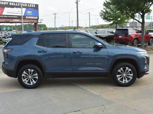 New 2027 Chevrolet Equinox LT w/ Convenience Package II FWD image 4