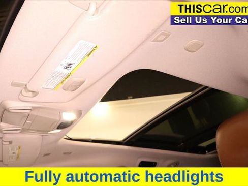 Used 2018 Chrysler Pacifica Limited w/ Tire & Wheel Group FWD image 24