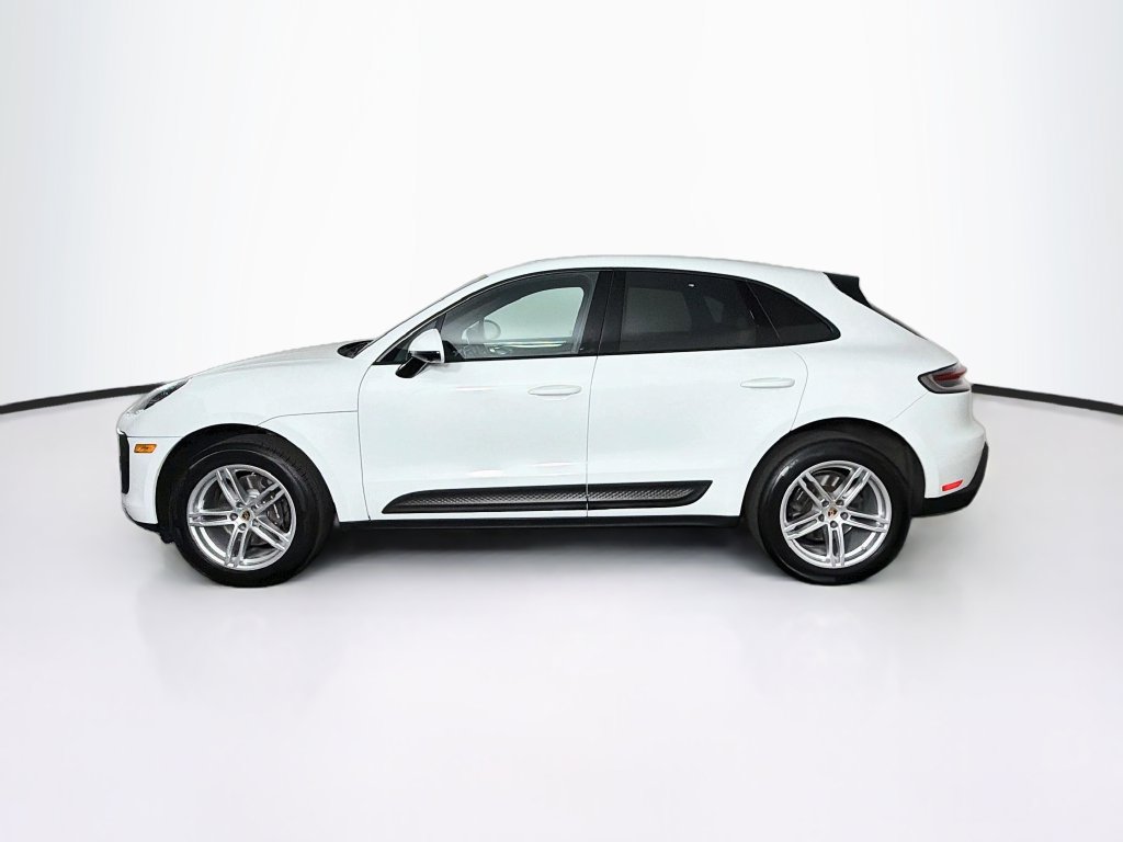 Certified 2023 Porsche Macan AWD/4WD image 2