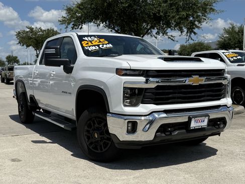 Used 2025 Chevrolet Silverado 2500 LT w/ Convenience Package AWD/4WD image 2