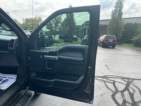 Used 2018 Ford F150 XLT w/ Equipment Group 302A Luxury AWD/4WD image 38