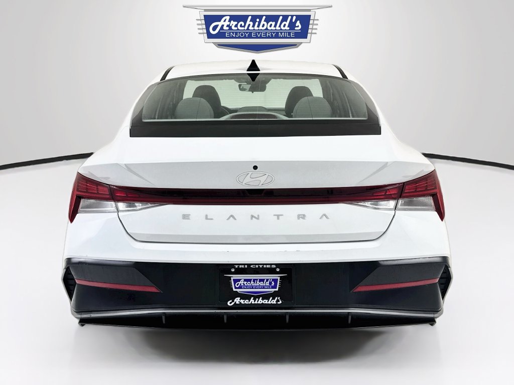 Used 2025 Hyundai Elantra SEL FWD image 6