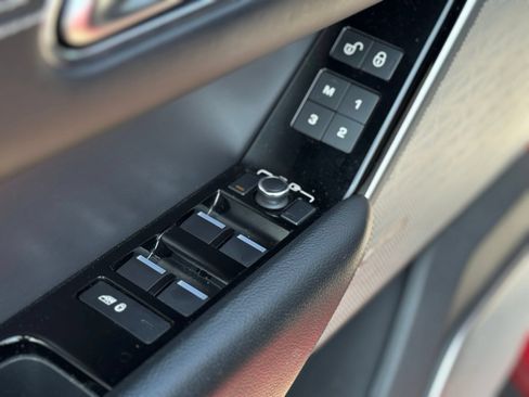 Used 2019 Land Rover Range Rover Velar R-Dynamic SE AWD/4WD image 12