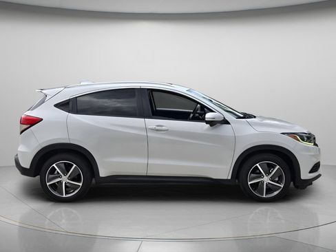 Certified 2021 Honda HR-V EX-L image 3