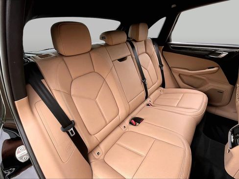 Used 2024 Porsche Macan AWD/4WD image 17
