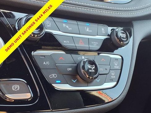 New 2026 Chrysler Pacifica Select FWD image 9