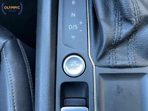 Used 2019 Volkswagen Atlas SE w/ Panoramic Sunroof Package FWD image 33