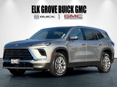 Used 2025 Buick Enclave Preferred FWD image 8