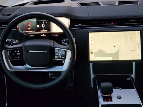New 2025 Land Rover Range Rover Long Wheelbase SE image 28