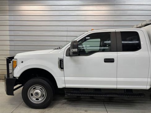 Used 2017 Ford F250 XL w/ Power Equipment Group AWD/4WD image 3