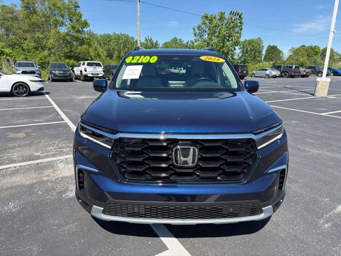 Used 2024 Honda Pilot Touring image 11