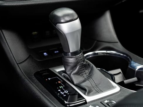 Used 2018 Toyota Highlander SE AWD/4WD image 18