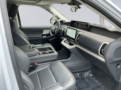 Certified 2025 Ford Expedition Active AWD/4WD image 15