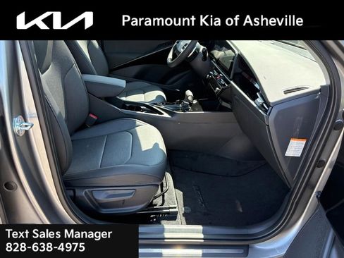 New 2025 Kia Niro SX image 20