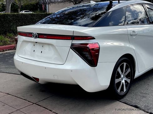 Used 2018 Toyota Mirai image 9