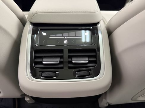 New 2026 Volvo XC60 B5 Ultra w/ Climate Package image 27