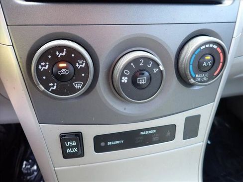 Used 2013 Toyota Corolla LE FWD image 17