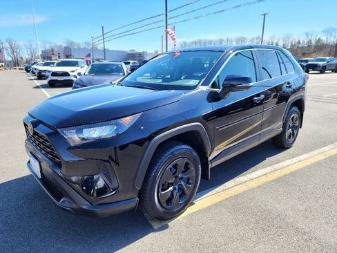 Used 2022 Toyota RAV4 LE image 3