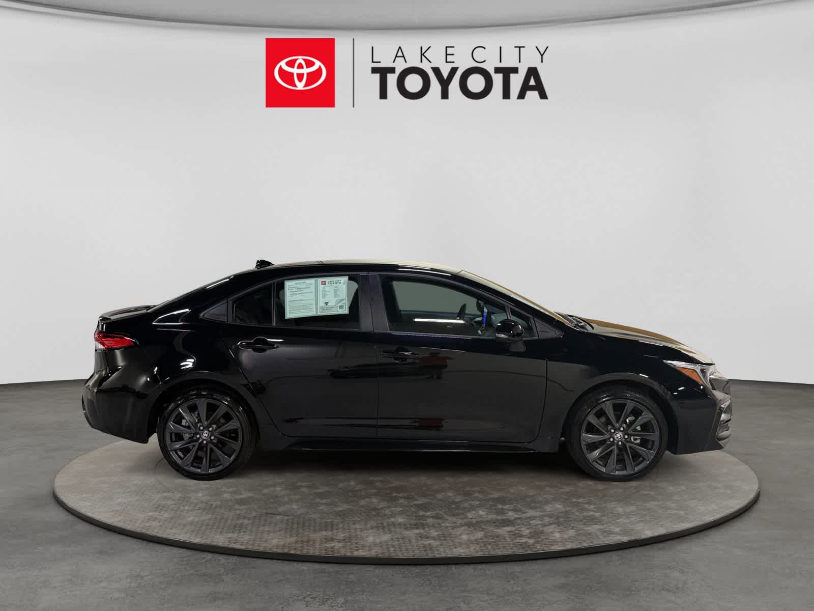 Used 2026 Toyota Corolla SE FWD image 6