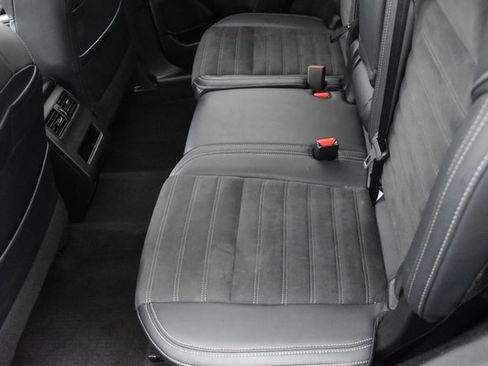 Used 2024 Mitsubishi Outlander SE image 18