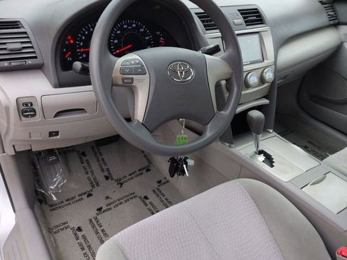 Used 2011 Toyota Camry image 11