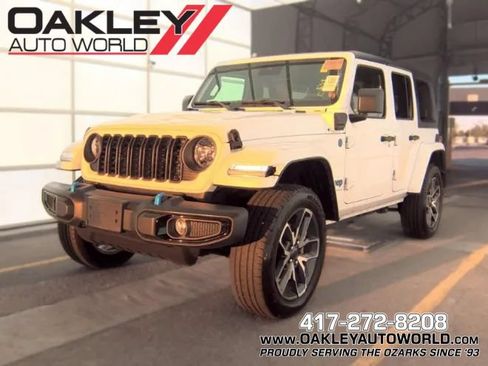 Used 2024 Jeep Wrangler Unlimited w/ Convenience Group AWD/4WD image 1