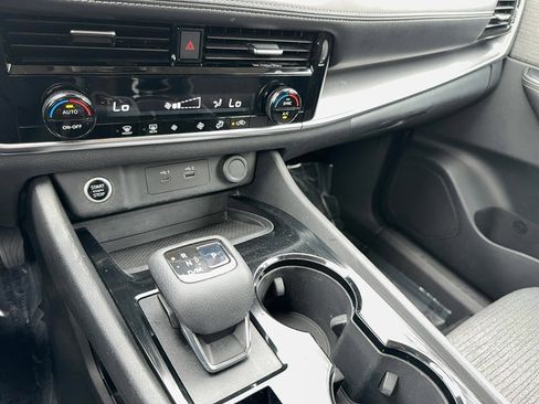 Used 2021 Nissan Rogue SV image 22