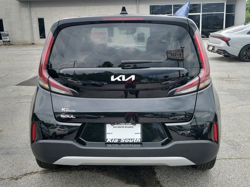 Used 2025 Kia Soul LX FWD image 5