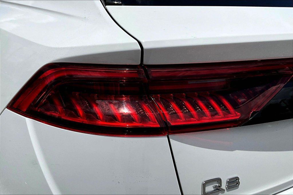 Used 2020 Audi Q8 Premium Plus w/ Premium Plus Package AWD/4WD image 23