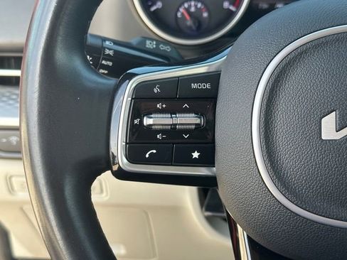 Used 2022 Kia Carnival LX image 13