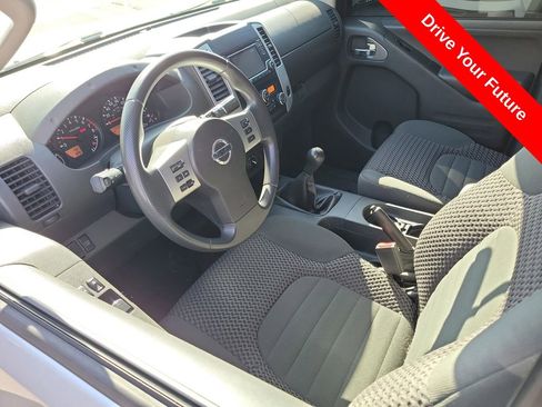 Used 2015 Nissan Frontier SV AWD/4WD image 3