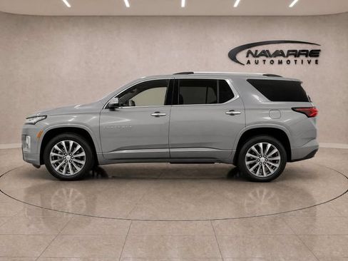 Used 2023 Chevrolet Traverse Premier FWD image 4