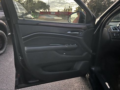 Used 2013 Cadillac SRX Luxury w/ Driver Awareness Package image 16