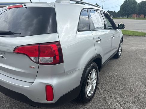 Used 2015 Kia Sorento LX AWD/4WD image 9