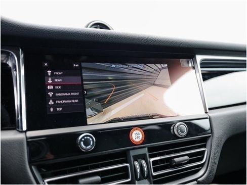 Certified 2025 Porsche Macan image 19